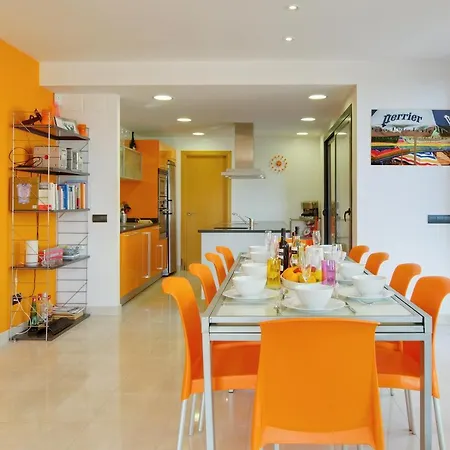 Naranja Nyaraló *