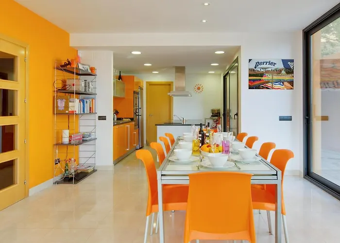 Naranja Nyaraló *
